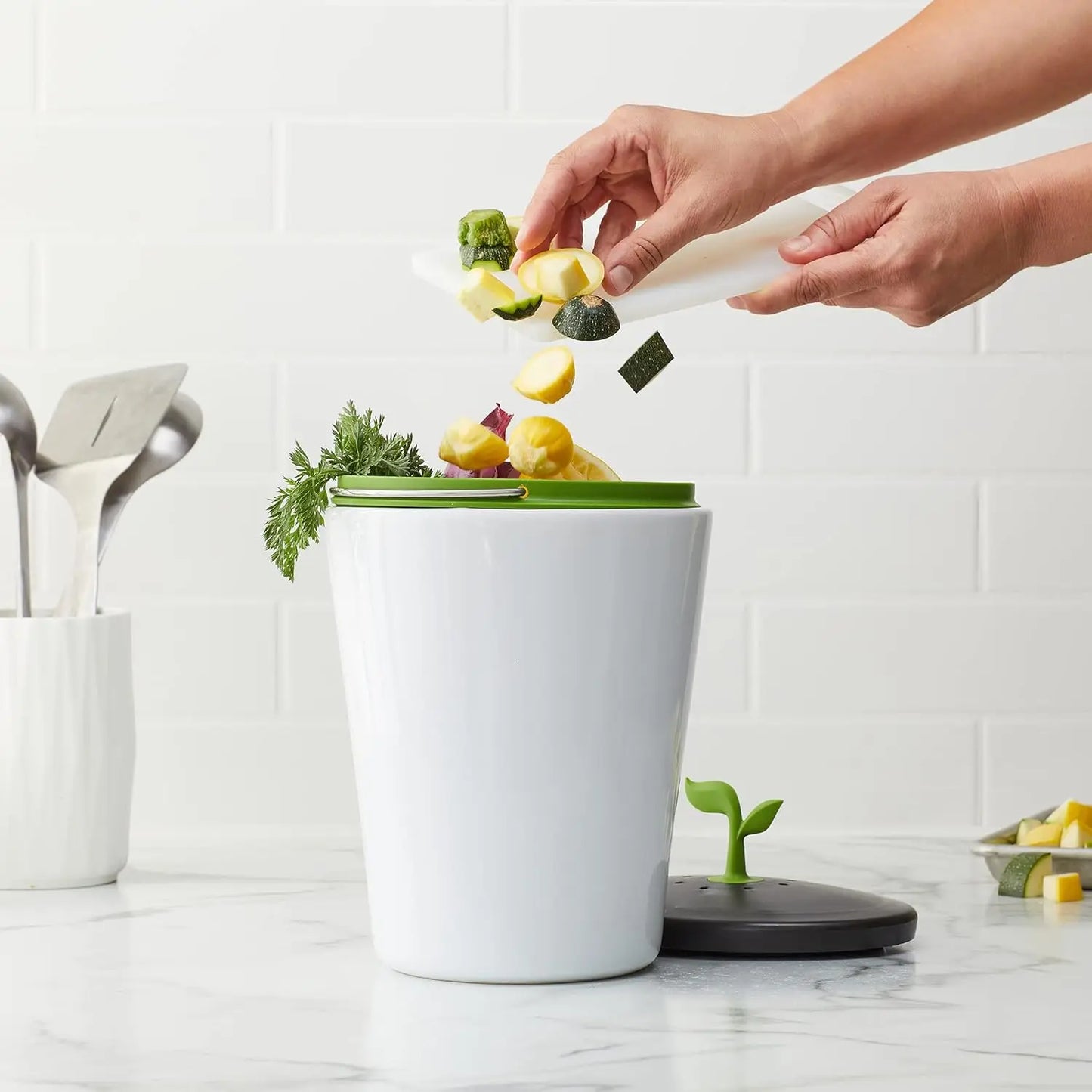 Eco-Friendly Kitchen Compost Bin, 3.3L Black & White Countertop Waste Container for Sustainable Living