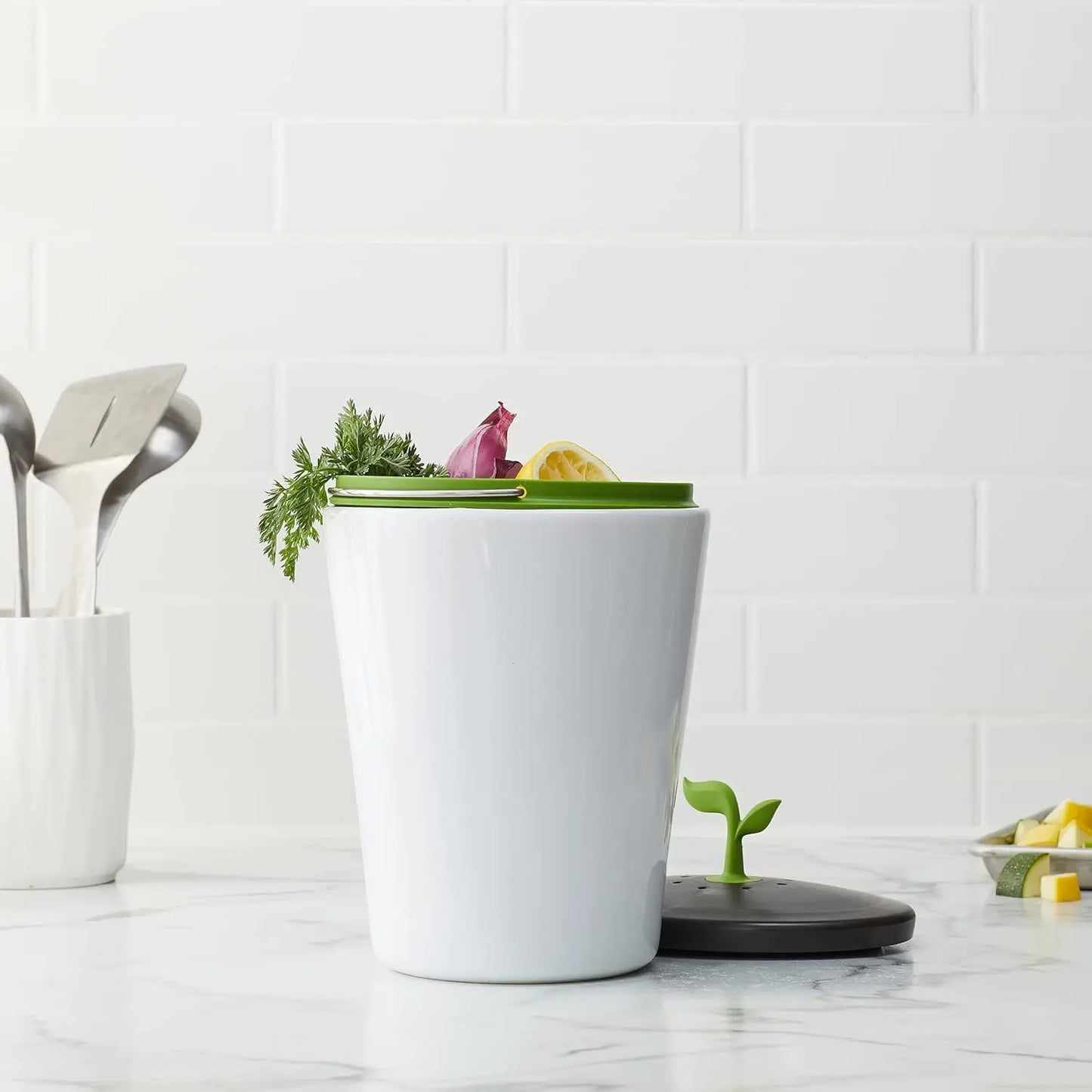 Eco-Friendly Kitchen Compost Bin, 3.3L Black & White Countertop Waste Container for Sustainable Living